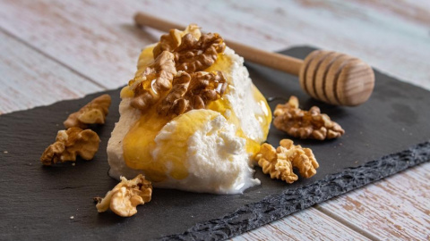 queso con miel y nueces